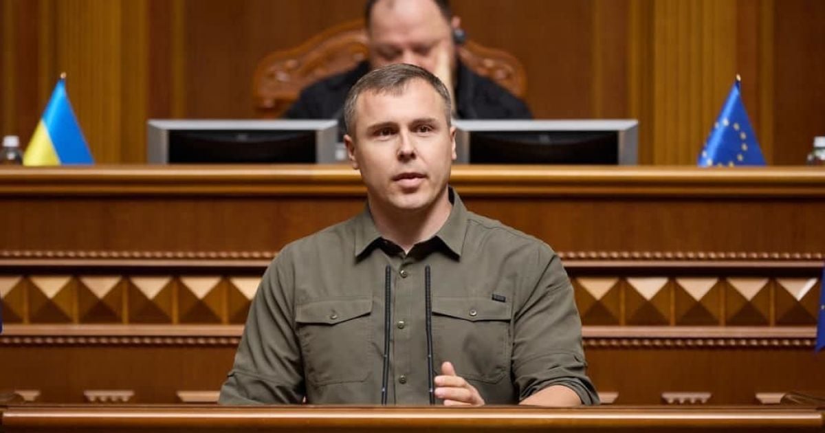 Роман Костенко сім’я: тил кіборга і народного депутата