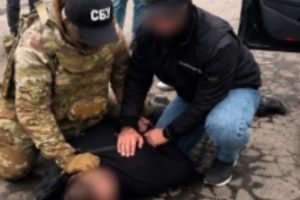 На Харківщині затримали чоловіка за схему виїзду ухилянтів до ЄС