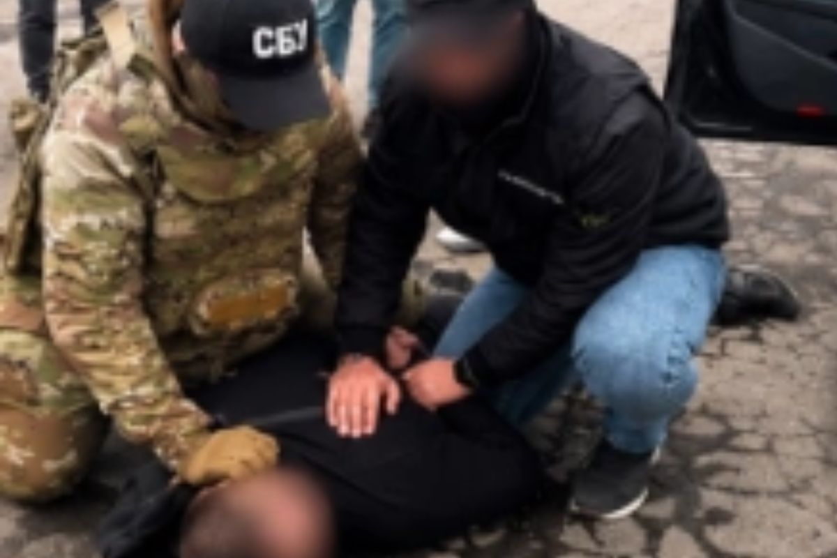 На Харківщині затримали чоловіка за схему виїзду ухилянтів до ЄС