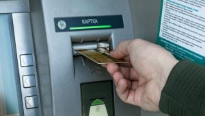 Комісія за зняття валюти ПриватБанк: тарифи 2026