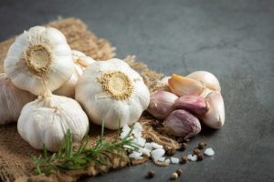 Часник користь і шкода: межі дози й факти