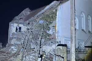 В Ізюмі обстріл знищив церкву адвентистів, троє постраждалих