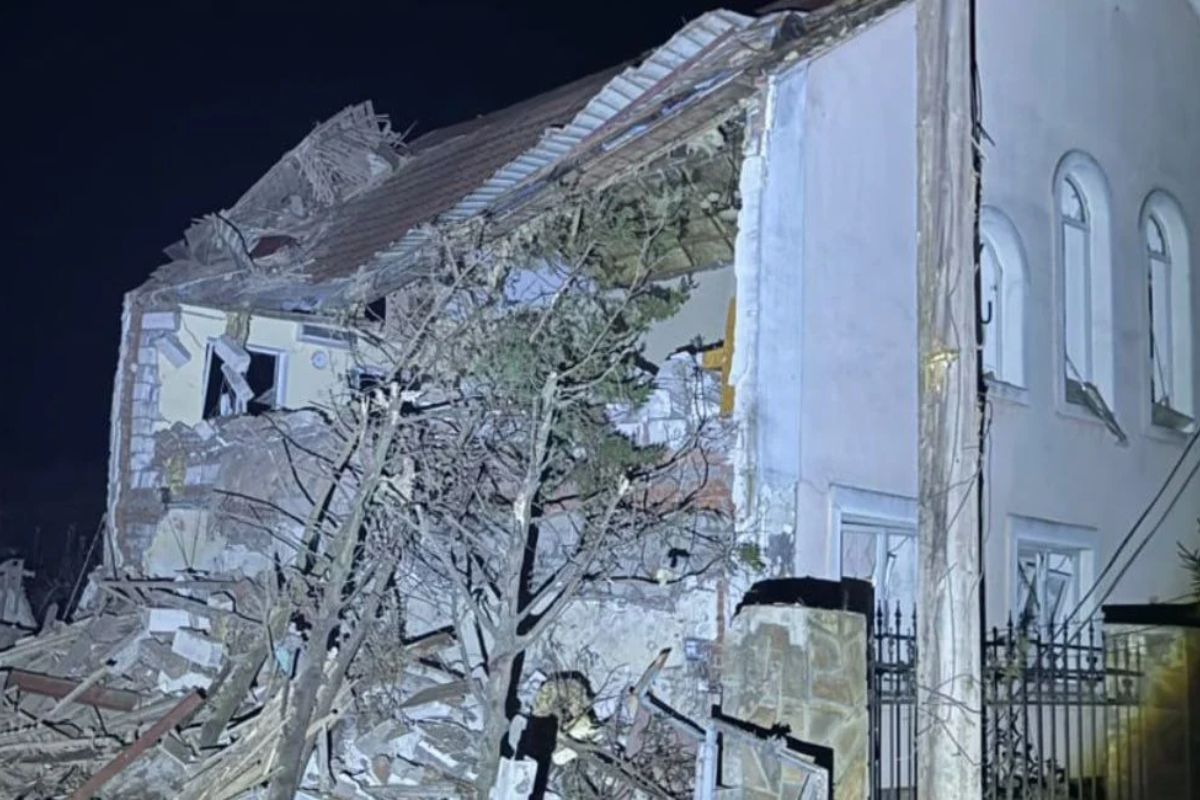 В Ізюмі обстріл знищив церкву адвентистів, троє постраждалих