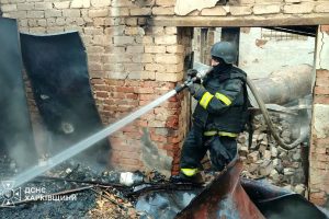 Нічна атака дронами на Ізюм: пошкоджені будинки і двоє постраждалих