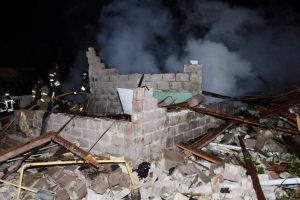 Нічний удар КАБами по Ізюму: троє цивільних постраждали