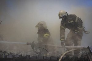 Російський безпілотник влучив у ТЦ Харкова: є постраждалий