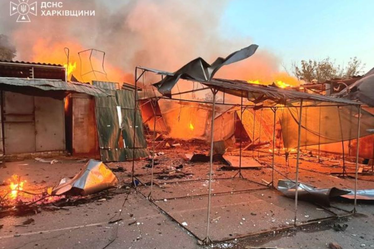 Два удари російських дронів по Ізюму спричинили пожежі